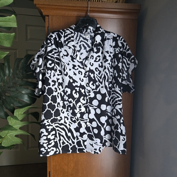 jeri marque Tops - Vintage Jeri Marque button up blouse iridescent animal print abstract